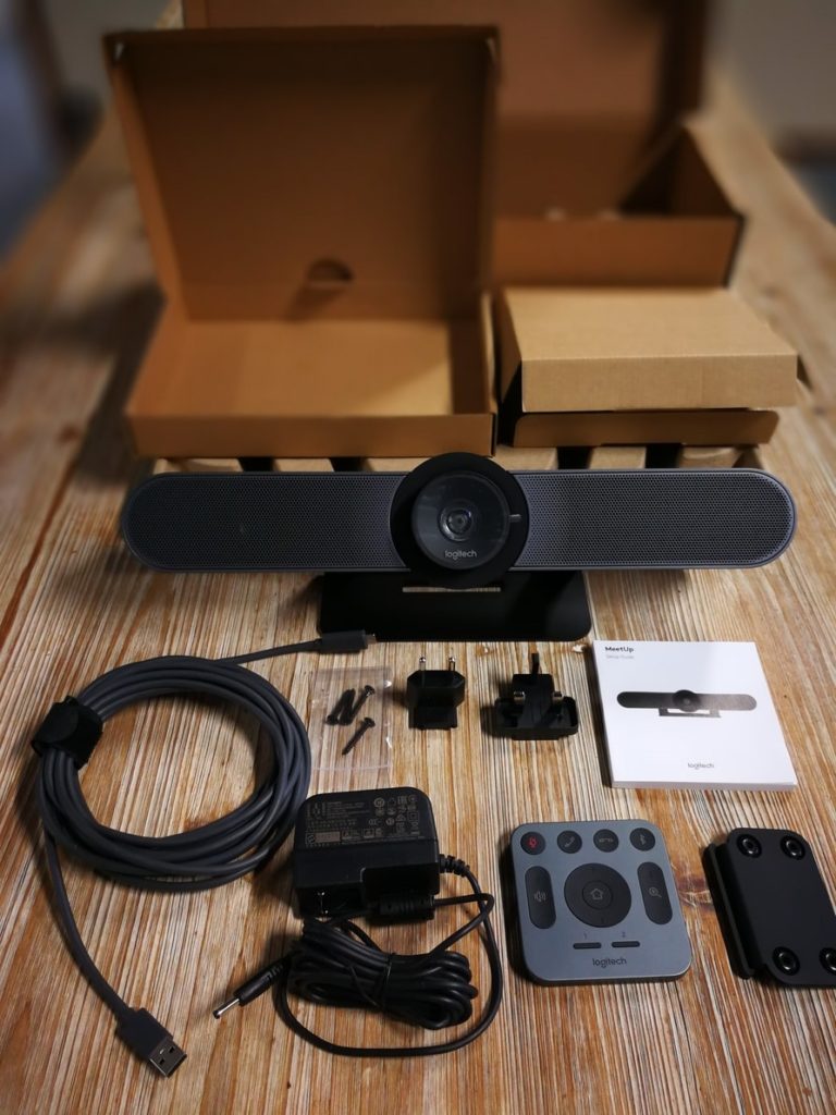 L'image représente "Nous avons testé la caméra pour conférence Logitech MeetUp – et nous l’avons vraiment aimée !" par Wipple - Vous allez aimer vos salles de réunion.