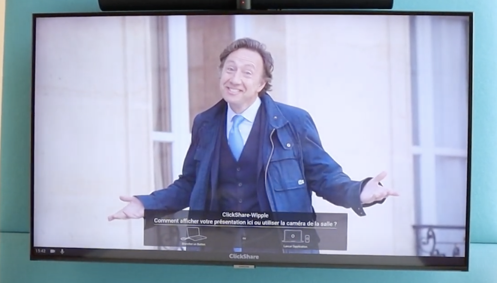 L'image représente "[Tutoriel] Comment changer de fond d'écran sur votre ClickShare C et CX ?" par Wipple - Vous allez aimer vos salles de réunion.