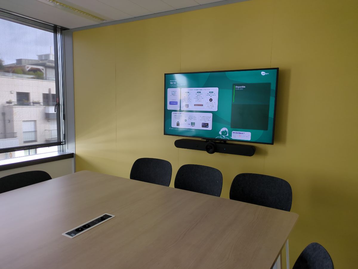 L'image représente "GRT Gaz : Aménagement de salles de réunion et espaces modulables avec Microsoft Teams Room" par Wipple - Vous allez aimer vos salles de réunion.