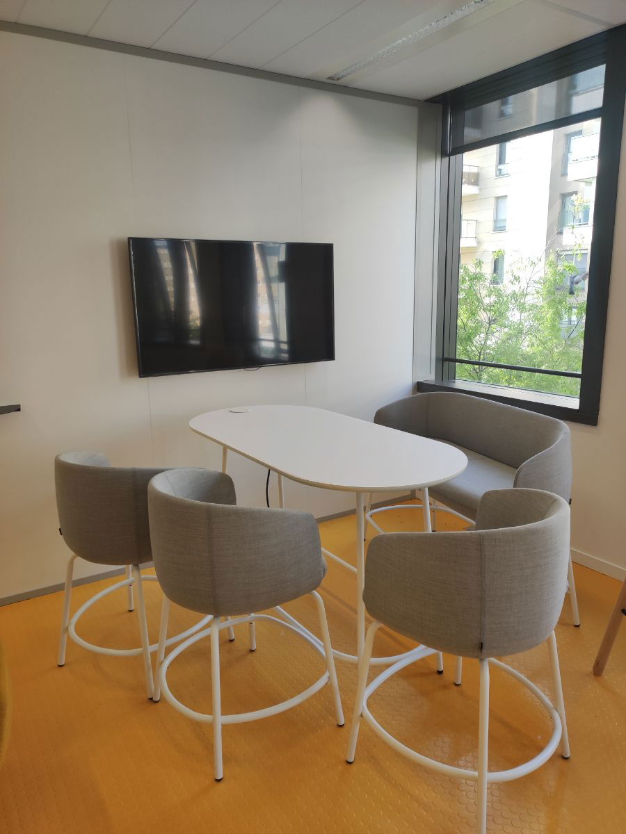 L'image représente "GRT Gaz : Aménagement de salles de réunion et espaces modulables avec Microsoft Teams Room" par Wipple - Vous allez aimer vos salles de réunion.