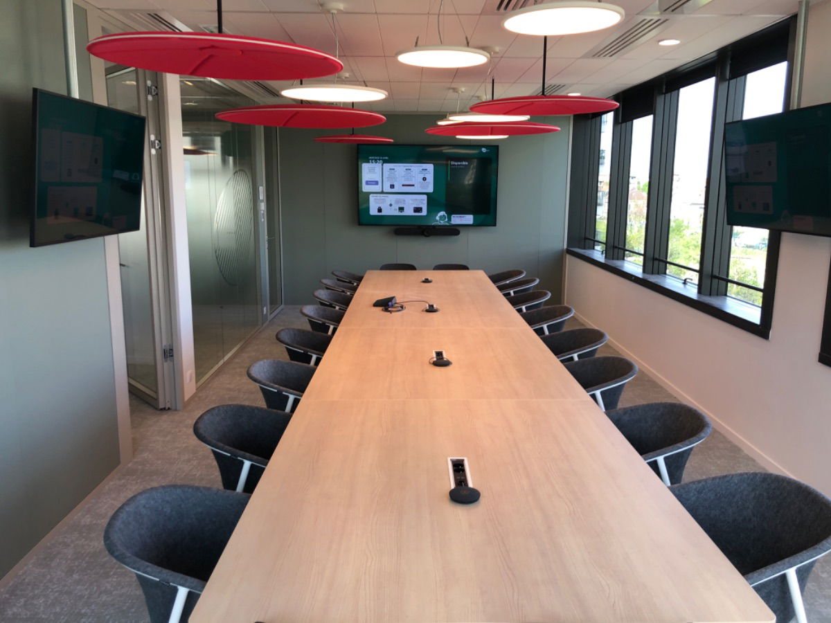 L'image représente "GRT Gaz : Aménagement de salles de réunion et espaces modulables avec Microsoft Teams Room" par Wipple - Vous allez aimer vos salles de réunion.