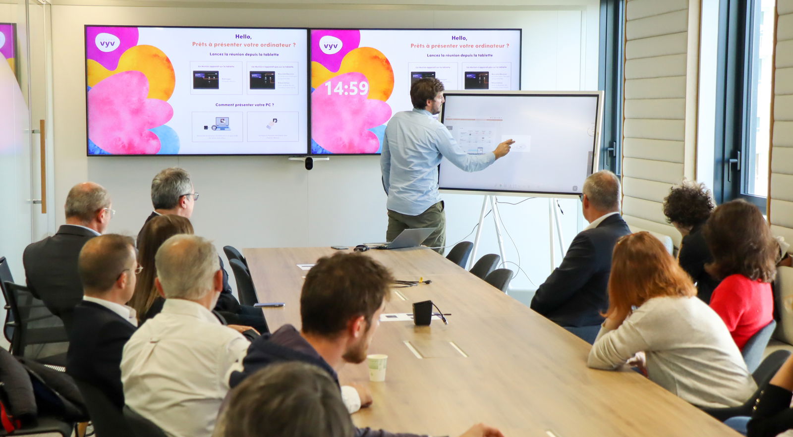 L'image représente "Un projet ambitieux : le Groupe Vyv transforme 33 salles avec des solutions collaboratives avancées" par Wipple - Vous allez aimer vos salles de réunion.
