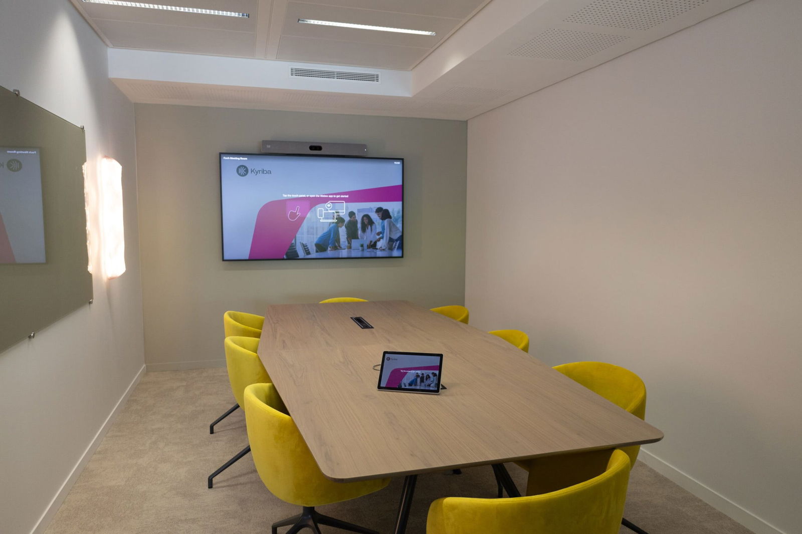 L'image représente "Interopérabilité, design, simplicité : l’expérience Cisco chez Kyriba" par Wipple - Vous allez aimer vos salles de réunion.