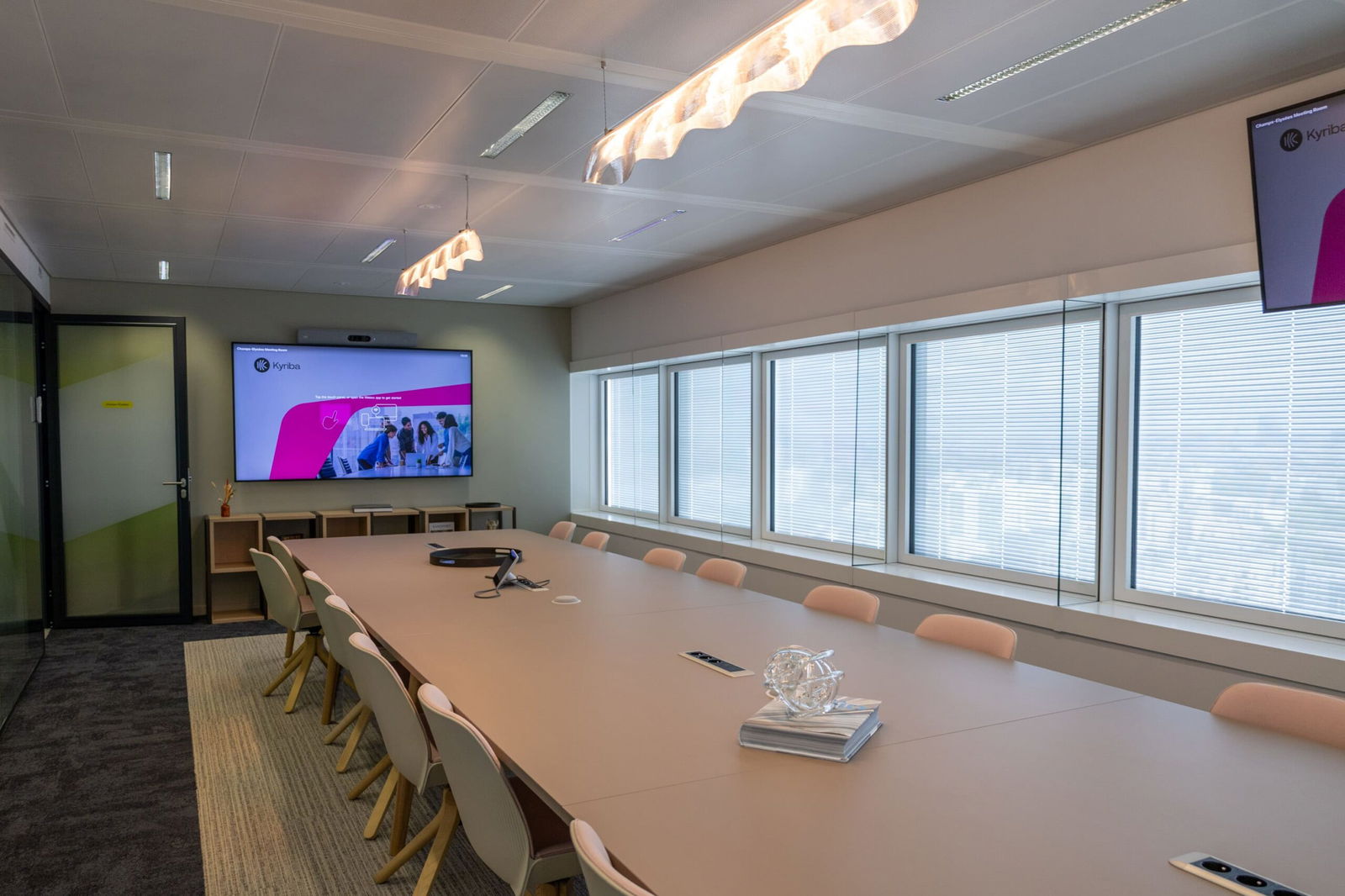 L'image représente "Interopérabilité, design, simplicité : l’expérience Cisco chez Kyriba" par Wipple - Vous allez aimer vos salles de réunion.