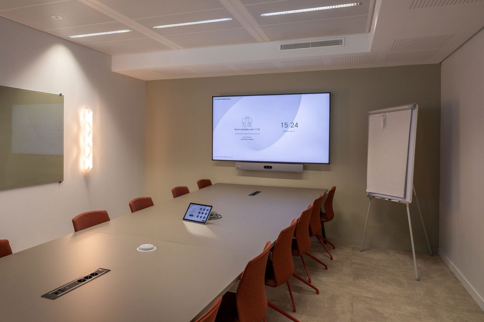 L'image représente "Interopérabilité, design, simplicité : l’expérience Cisco chez Kyriba" par Wipple - Vous allez aimer vos salles de réunion.