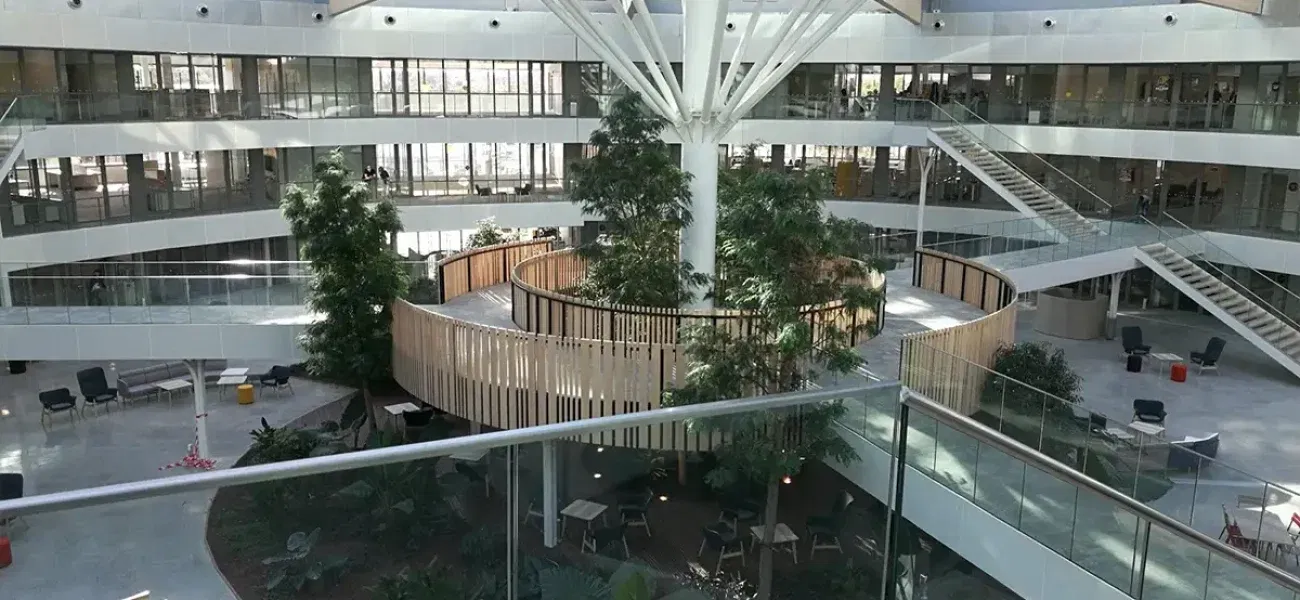 avril-campus-1